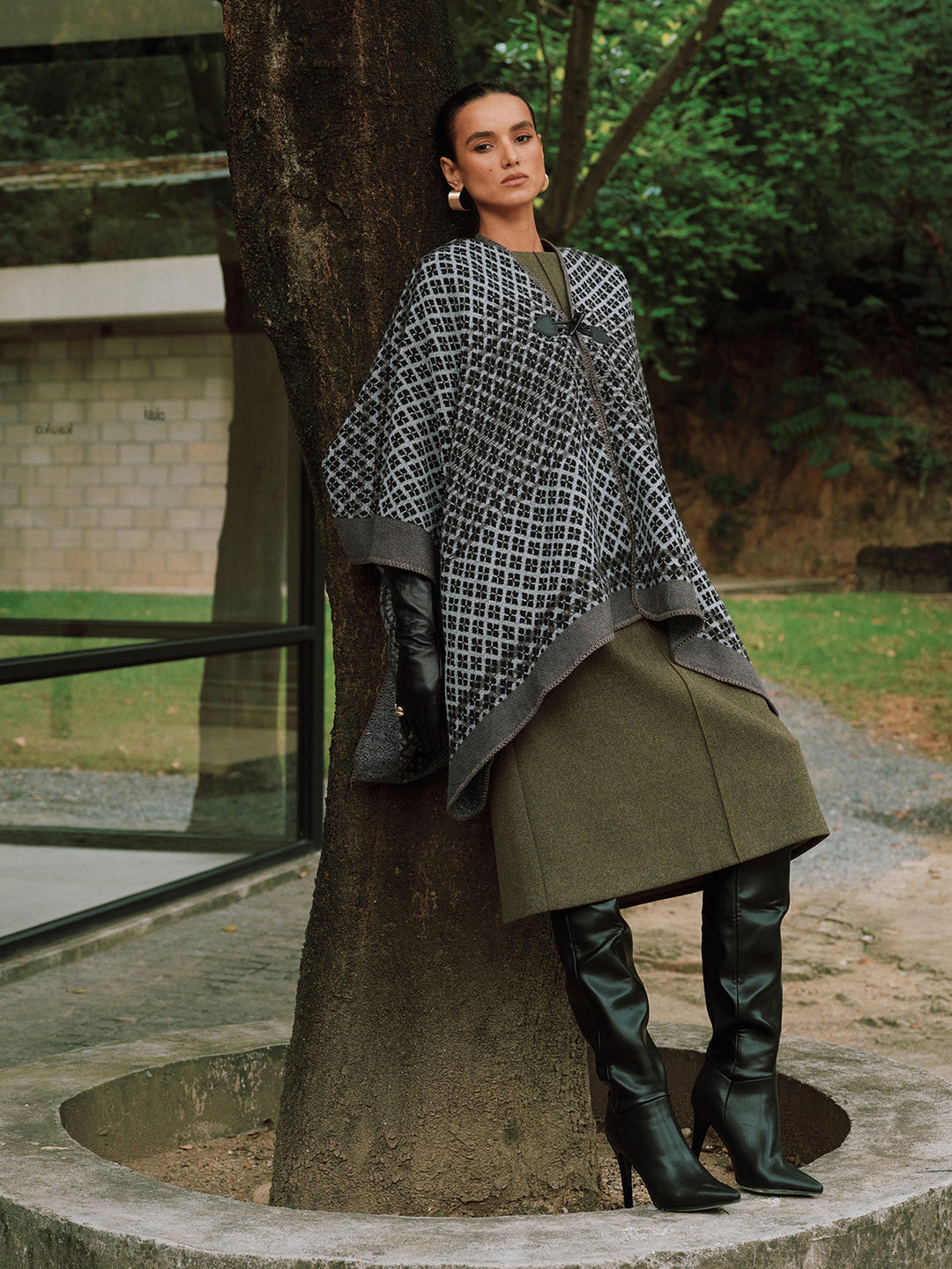 Horn Button Checked Knit Poncho