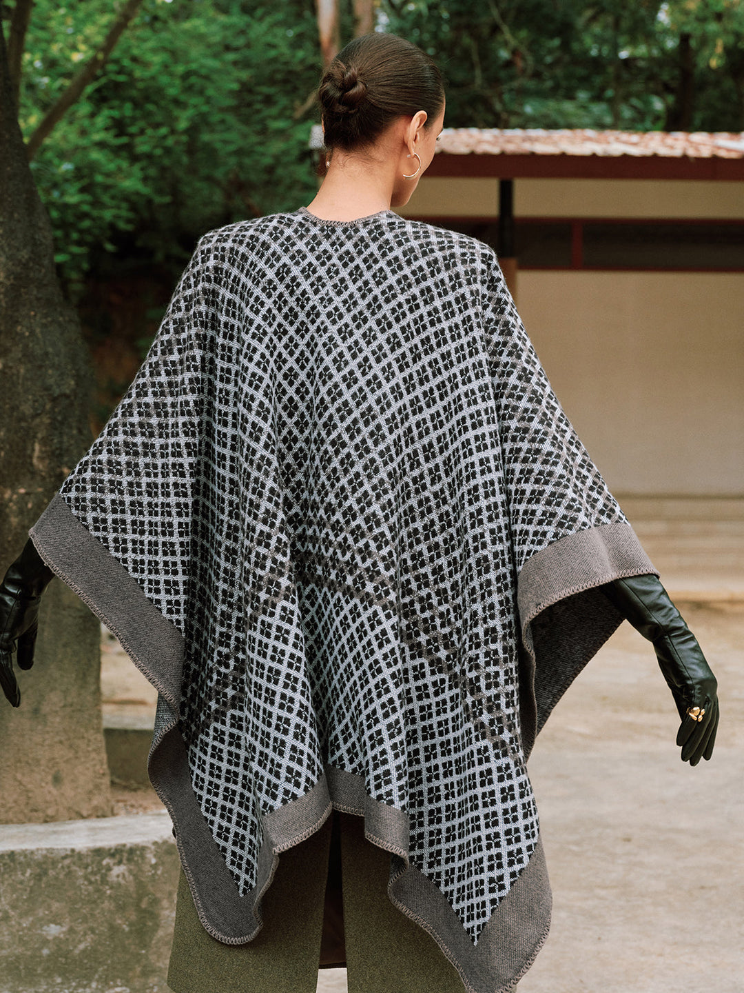Horn Button Checked Knit Poncho